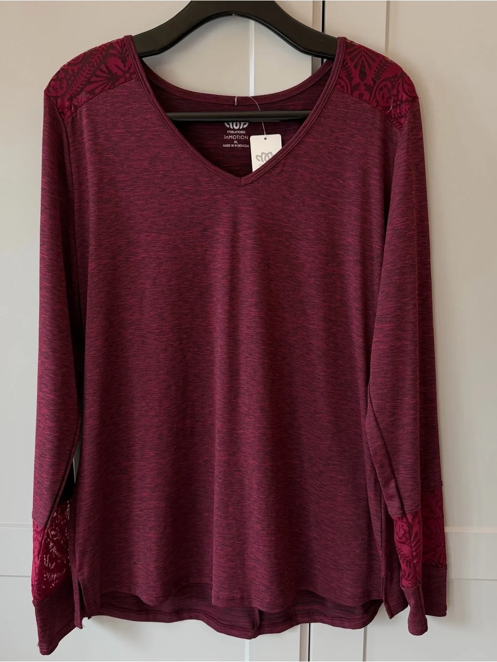 NWT Maurices In Motion Womens XL Burgundy Long Sleeve V-Neck Top Exercise Casual